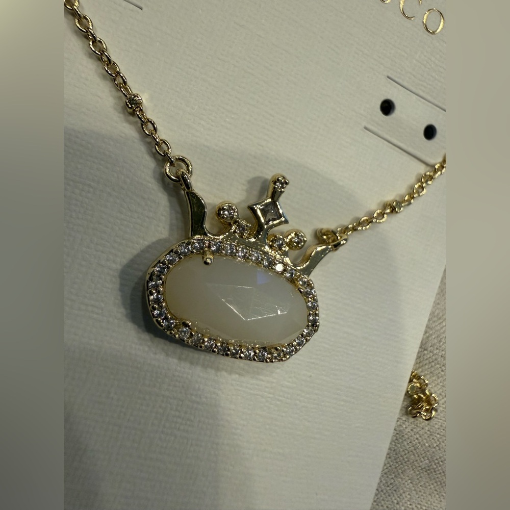 NWT Kendra Scott Gold Disney Princess Short Pendant Crown Necklace - Picture 5 of 6